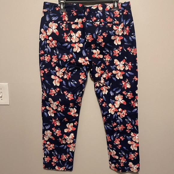 Khakis by GAP Floral Pants - Picture 4 of 7